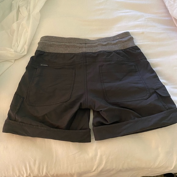 Columbia hiking shorts worn once excellent condition - Picture 2 of 3